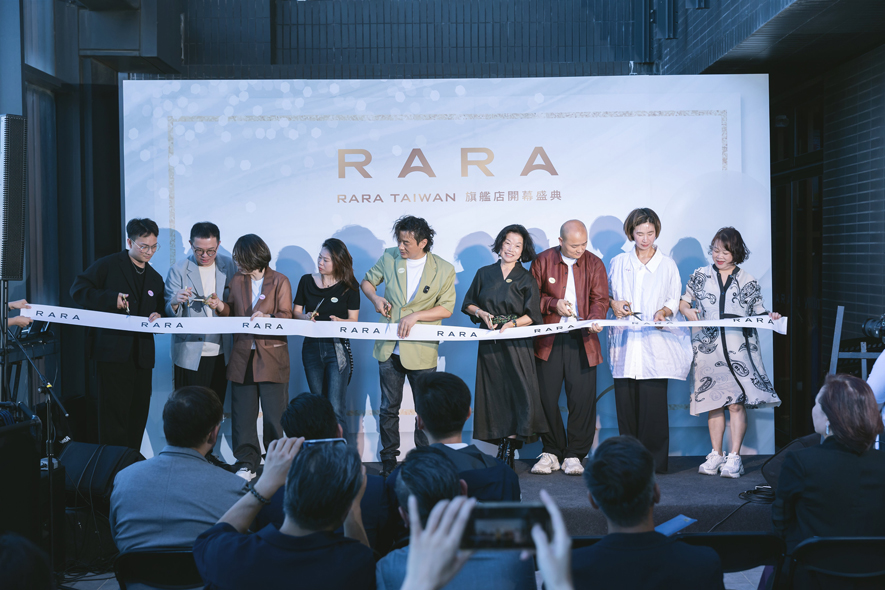 一眾設計師一同為RARA TAIWAN旗艦店的開幕儀式剪綵