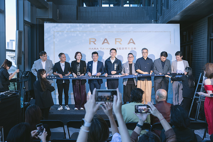 一眾設計師一同為RARA TAIWAN旗艦店的開幕儀式剪綵