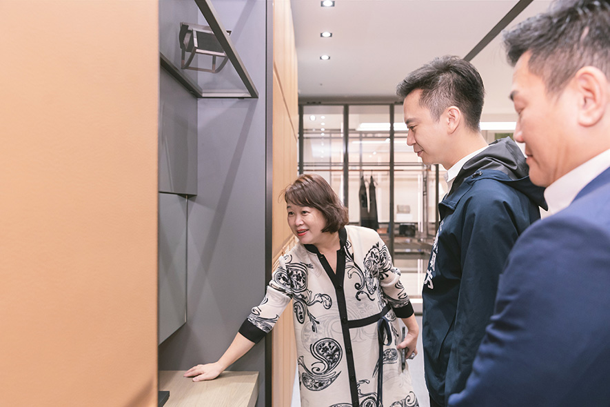 竹北市市長鄭朝方（中間）與 張珈源議員（右一）親臨現場為RARA TAIWAN開幕儀式致賀詞